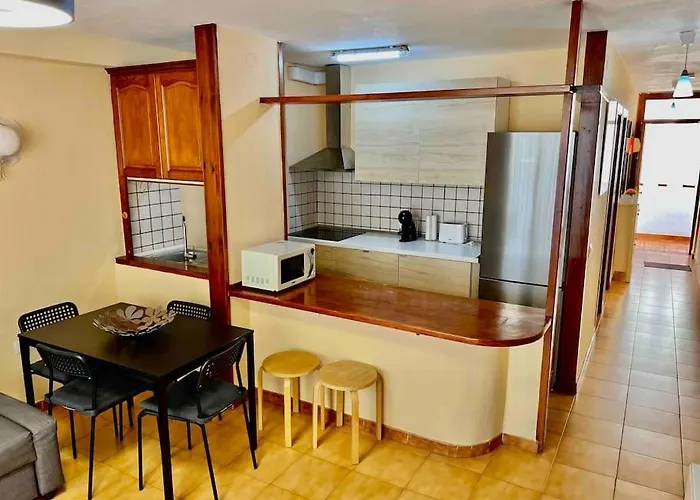 Cristianos, Walking To Beach, High Speed Wifi דירה