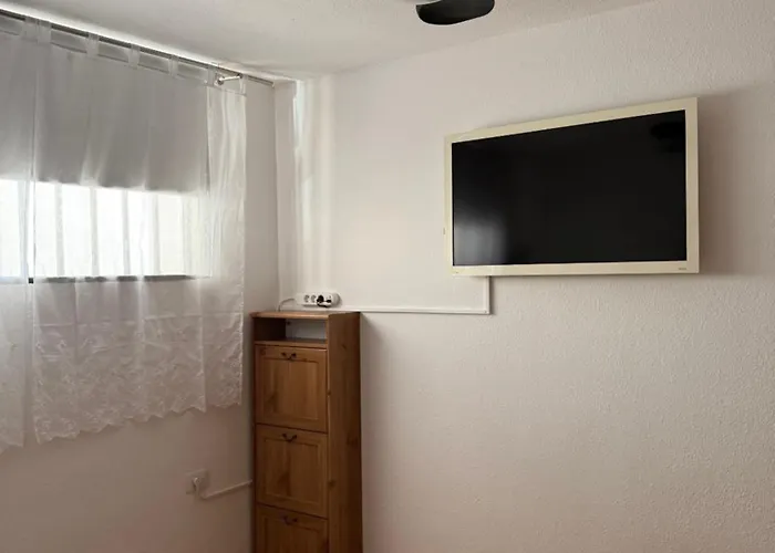 Cristianos, Walking To Beach, High Speed Wifi דירה